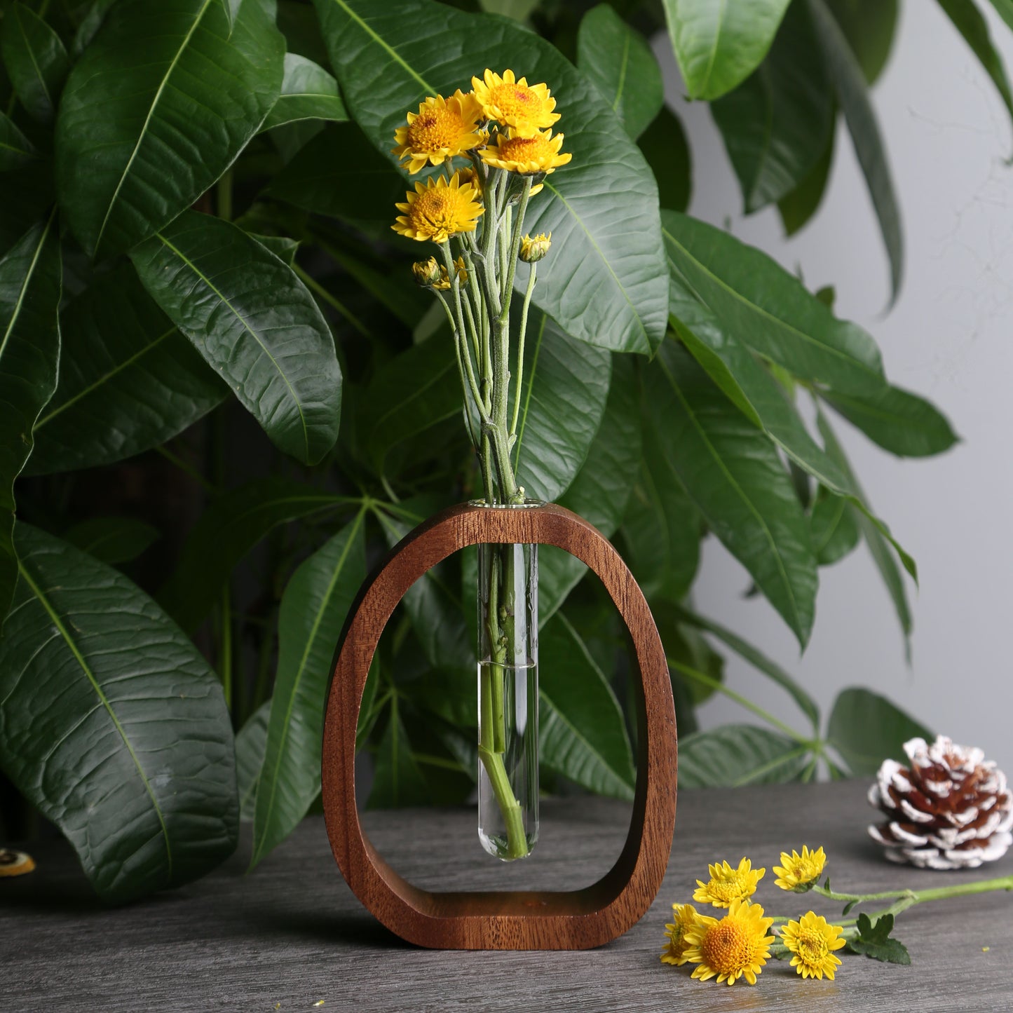 Custom Walnut Wood Vase,Personalized Flower Holder,Unique Gift for Her,Gift for Mom,Home Decoration,Eco-Friendly Décor,Thoughtful Gift Idea