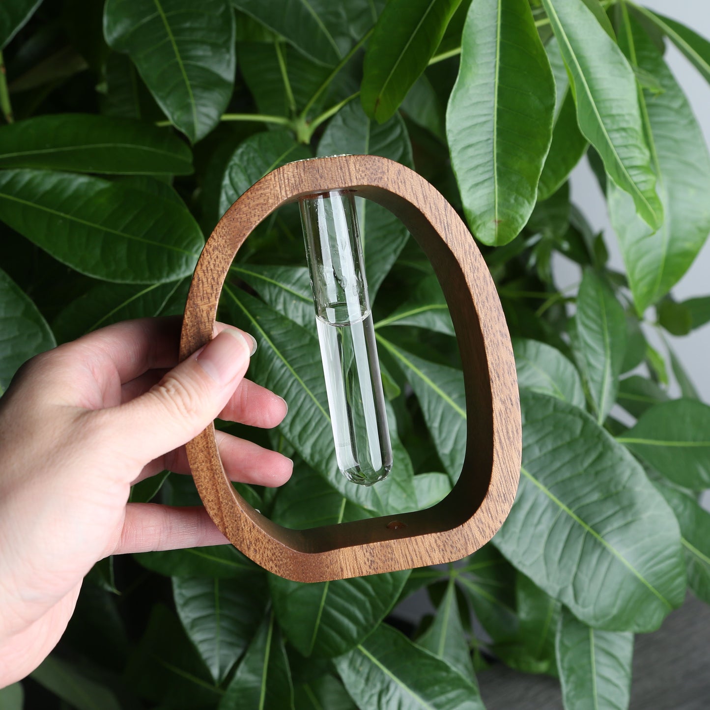 Custom Walnut Wood Vase,Personalized Flower Holder,Unique Gift for Her,Gift for Mom,Home Decoration,Eco-Friendly Décor,Thoughtful Gift Idea