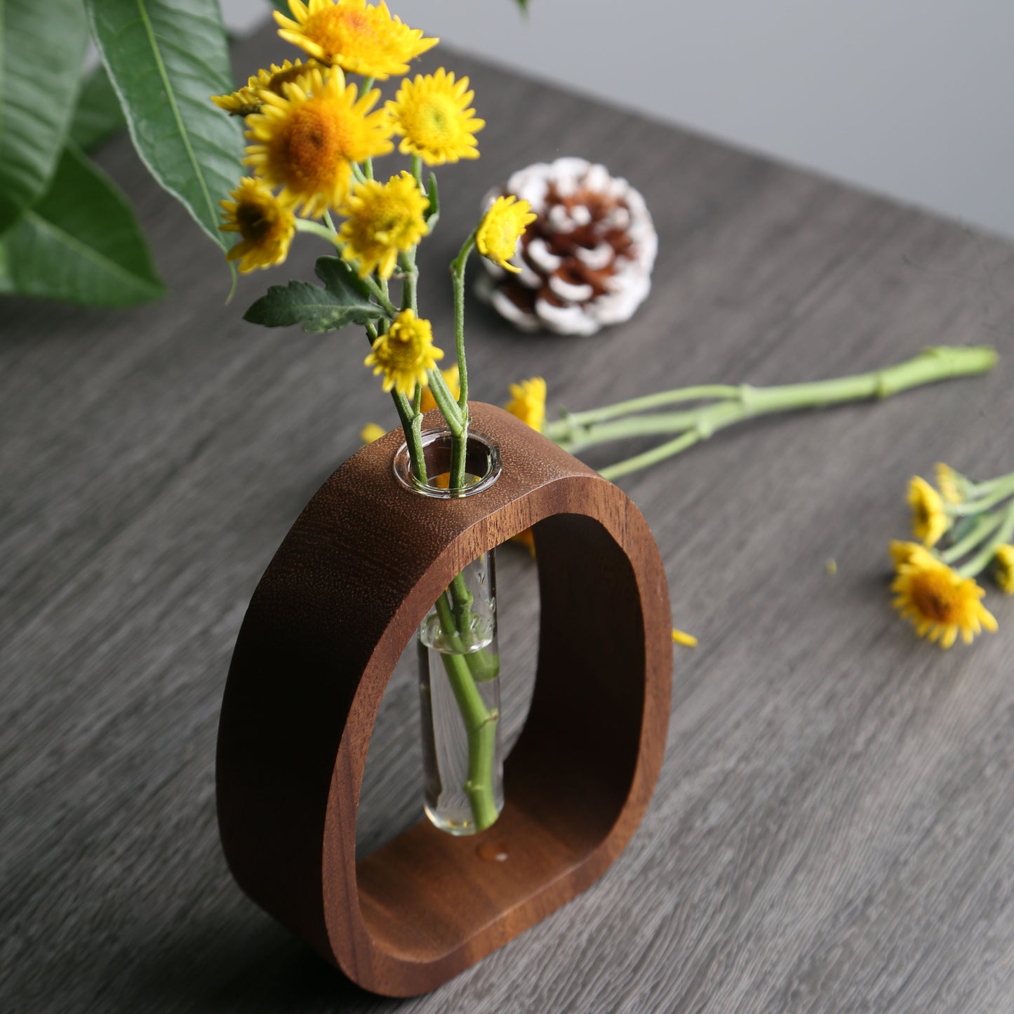 Custom Walnut Wood Vase,Personalized Flower Holder,Unique Gift for Her,Gift for Mom,Home Decoration,Eco-Friendly Décor,Thoughtful Gift Idea