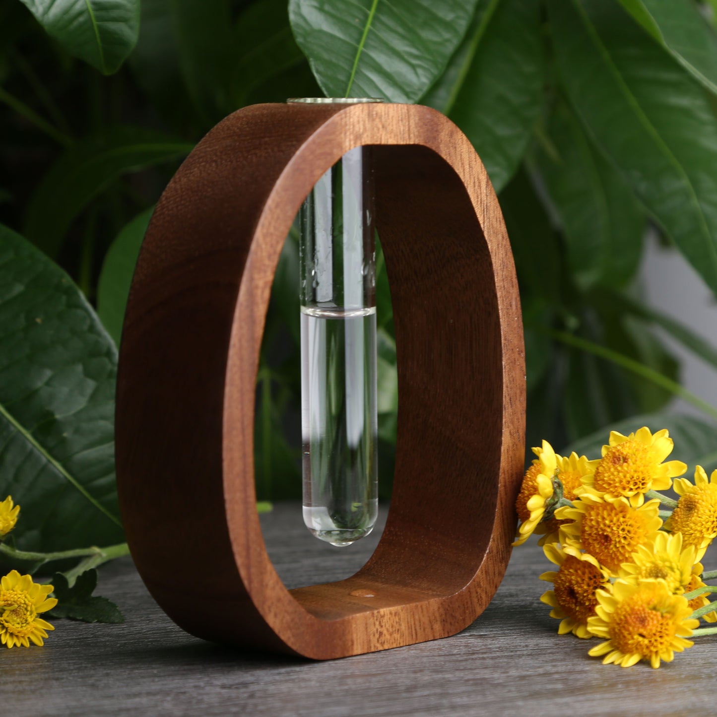 Custom Walnut Wood Vase,Personalized Flower Holder,Unique Gift for Her,Gift for Mom,Home Decoration,Eco-Friendly Décor,Thoughtful Gift Idea