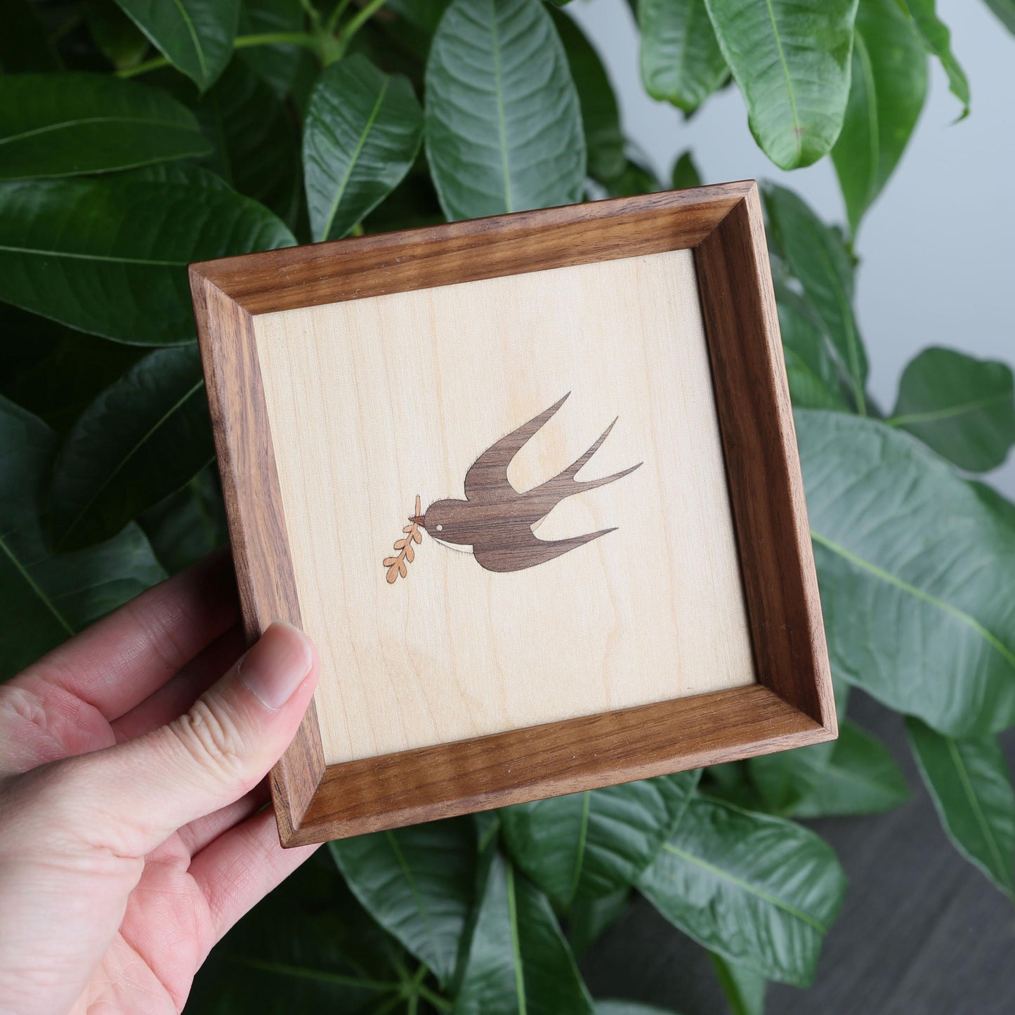 Personalized Wooden Swallow Home Decor,Wood Bird Ornament,Custom Engraved Name,Unique Gift for Nature Lovers & Home Warmth,Eco-Friendly Gift